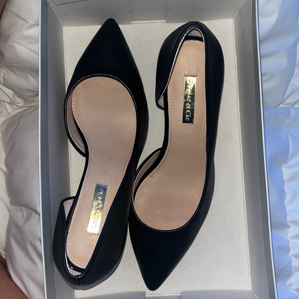 Black pump shoes